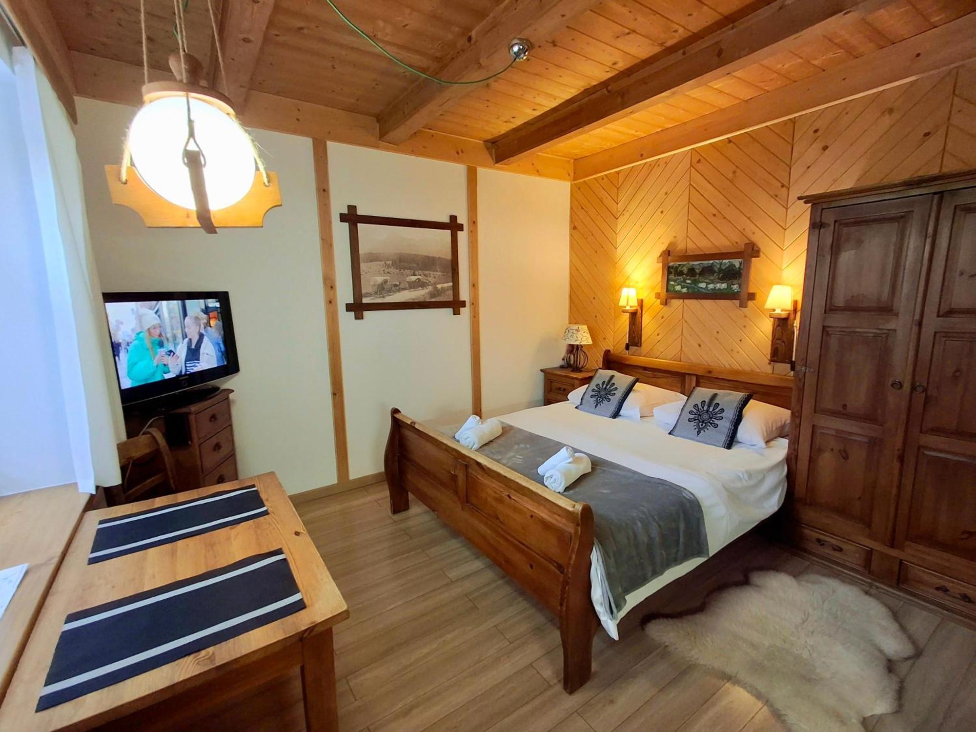 Double Room Private Bathroom
